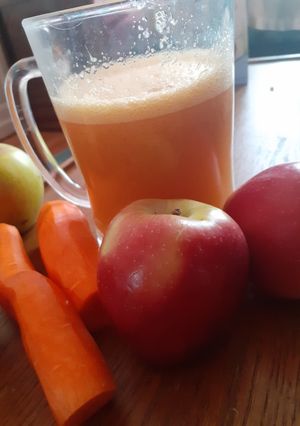 A picture of Apple Carrot juice.