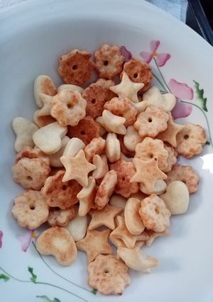 O poză a rețetei Crackers cu brânză și cașcaval.