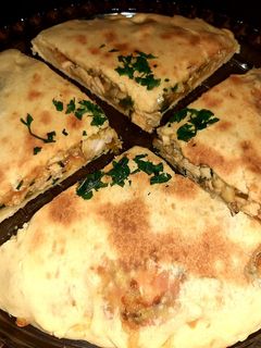 عکسی از دستور کالزونه مرغ و قارچ