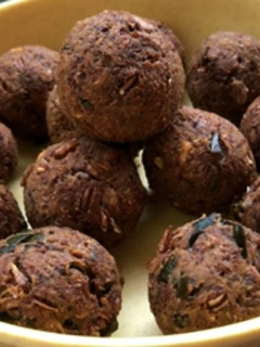 வாழைப்பூ கோலா உருண்டை(vazhaipoo kola urundai recipe in tamil) செய்முறை முக்கிய புகைப்படம்