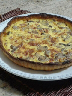 Una foto de Quiche de champiñones y jamón