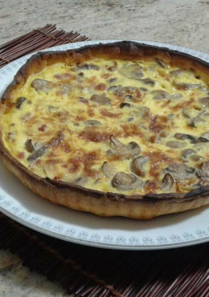 Una foto de Quiche de champiñones y jamón