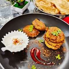 A picture of Shami kabab with Paratha.