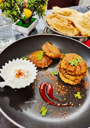 A picture of Shami kabab with Paratha.