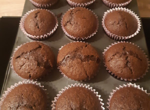 Csokis muffin egyszerűen recept fotója