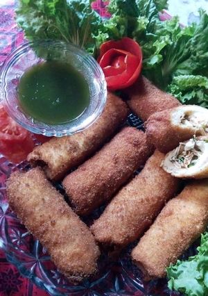 A picture of Chicken cheese brrad roll.