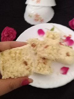 हलवाई स्टाइल कलाकन्द(halvai style kalakand) रेसिपी मुख्य फोटो