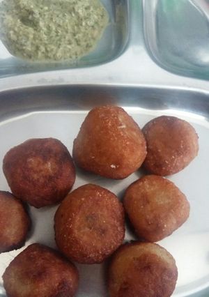 A picture of Bread balls.
