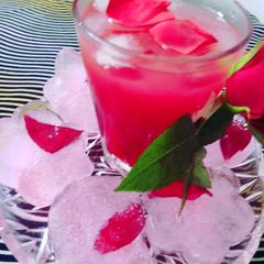 A picture of Rose Ginger Fizz - A Rose Mocktail.