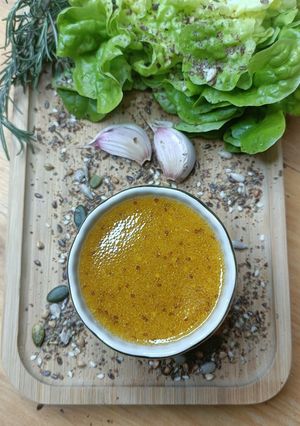 Une photo de 🌿 Vinaigrette à l'orange et moutarde à l'ancienne