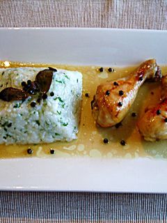 Una foto de Jamoncitos de pollo al horno con arroz