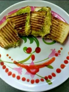 વેંજીટેબલ ચીઝ ગ્રીલ સેન્ડવીચ(vej grill cheese sandwich recipe in Gujarati ( રેસીપી મુખ્ય ફોટો