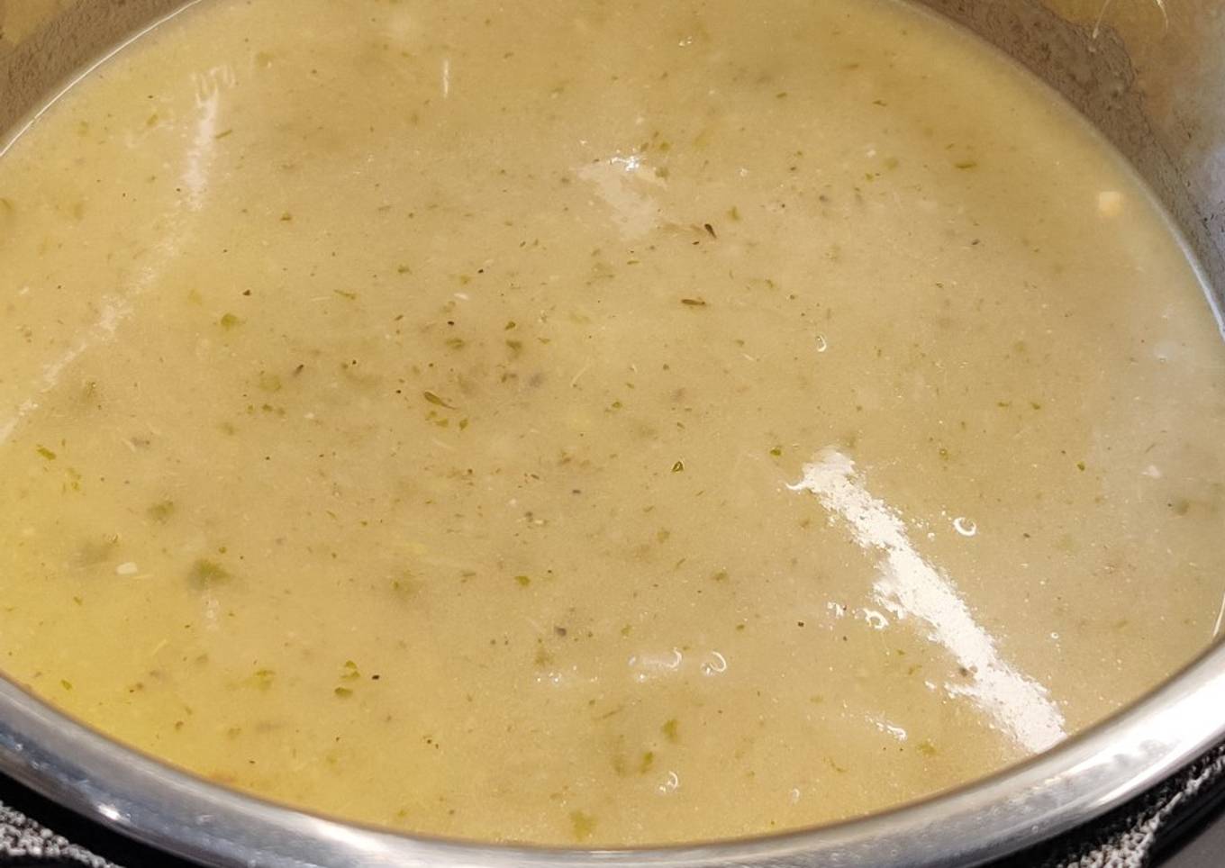 Instant potato soup with leeks and celery