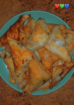 A picture of Avocado Samosas.
