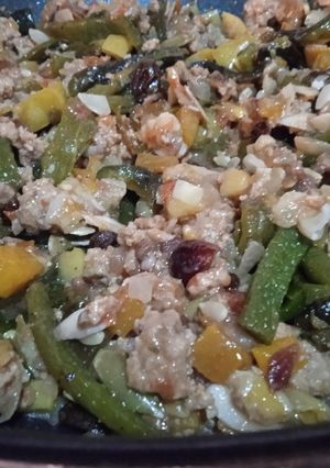 Una foto de Relleno para pavo o chiles en nogada con rajas de chile poblano