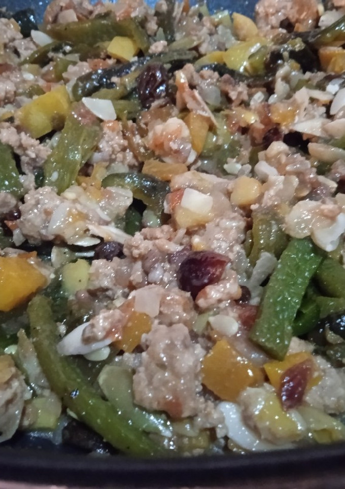 Una foto de Relleno para pavo o chiles en nogada con rajas de chile poblano