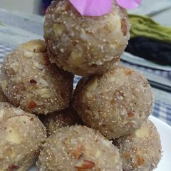 A picture of Navratri special dry fruits ladhu.