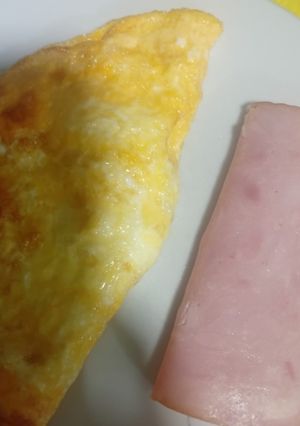Una foto de Huevito y jamón