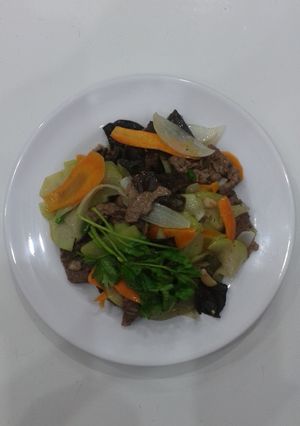 Hình của món Thịt bò xào su su cà rốt.