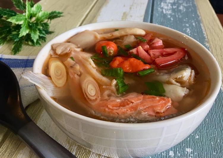 Kepala salmon masak tomyum