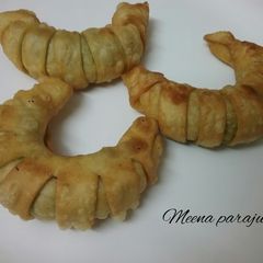 A picture of Matar stuffed sweet khaja.