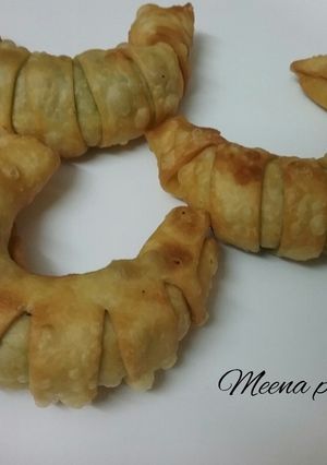 A picture of Matar stuffed sweet khaja.