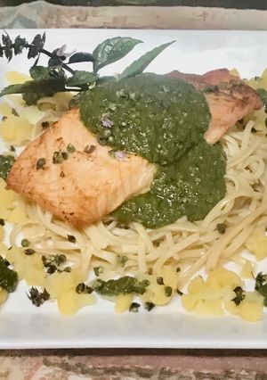 A picture of Thai basil pesto with cashew nuts And chickpeas pasta.