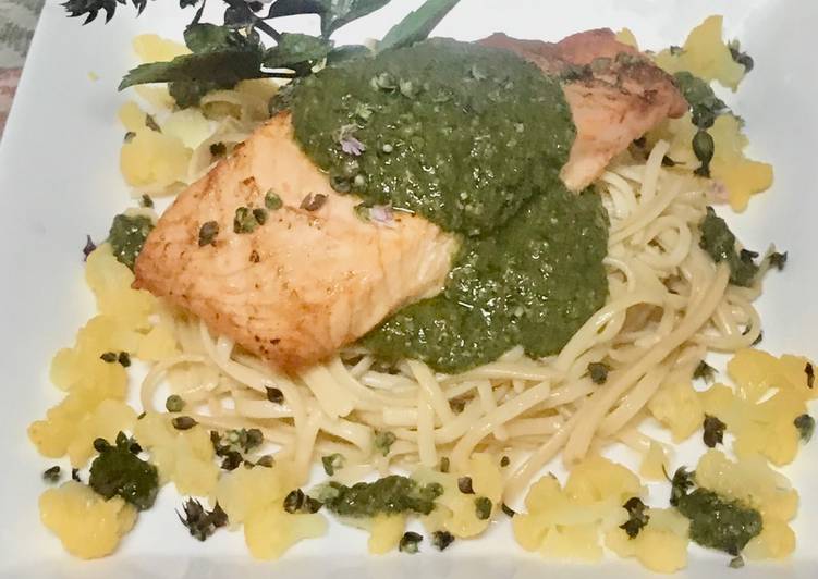 Thai basil pesto with cashew nuts And chickpeas pasta Thai basil pesto with cashew nuts And chickpeas pasta