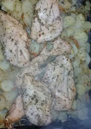 Una foto de Pechugas de pollo al horno con papas