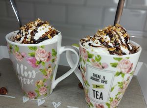 Foto di Mug cake cacao al microonde con cuore morbido