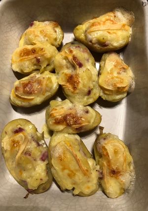 Une photo de Pommes de terre farcies « tartiflette »