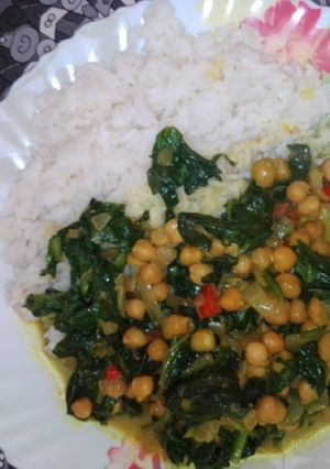 Una foto de Curry de garbanzos y espinacas fácil!!