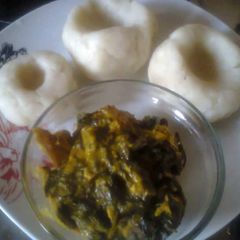 A picture of Bitterleaf Soup and pounded yam.
