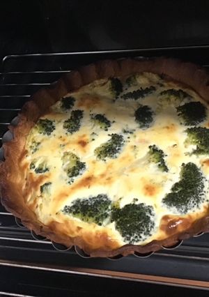 Una foto de Quiche de brócoli y salmón