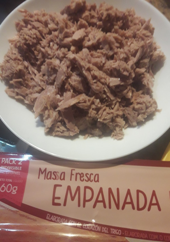 Una foto de Empanada de atún con pisto