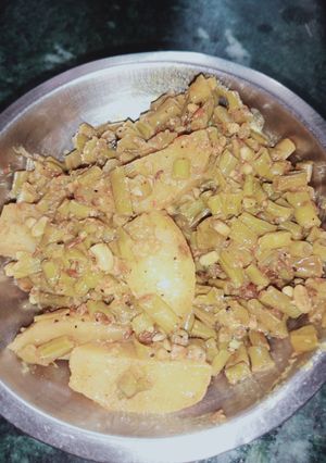 बींस आलू की सब्जी(beans aloo ki sabzi recipe in hindi) रेसिपी मुख्य फोटो