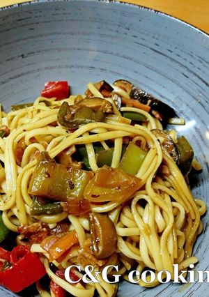 Φωτογραφία της συνταγής Yaki Udon Stir Fry με λαχανικά και μπέικον C&G