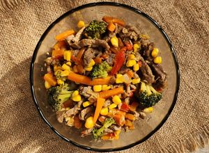 Una foto de 🍖🌽🥦Salteado de vegetales y carne 🥦🌽🍖Para freezar, versátil: Wok 🥡Wrap🌯, etc 🌮🥘🥙