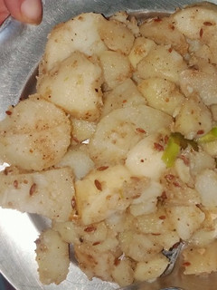 फलाहारी आलू (Falahari aloo recipe in hindi) रेसिपी मुख्य फोटो