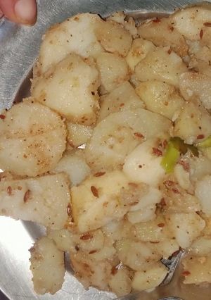 फलाहारी आलू (Falahari aloo recipe in hindi) रेसिपी मुख्य फोटो