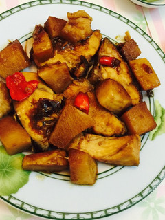 Hình của món Cá bớp kho măng củ.