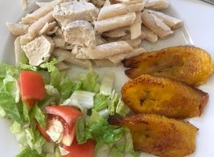 Una foto de Pasta penne de coliflor con pechugas de pollo
