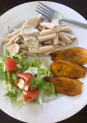 Una foto de Pasta penne de coliflor con pechugas de pollo