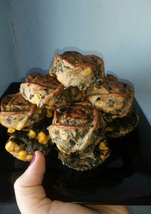 Una foto de Bocaditos de acelga y choclo con corazón de queso