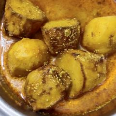 A picture of Dum aloo.