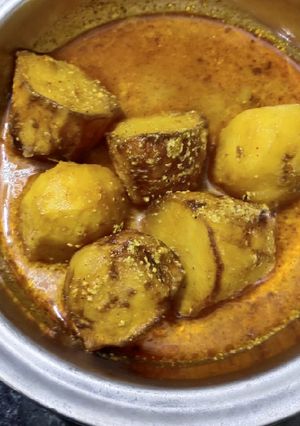 A picture of Dum aloo.