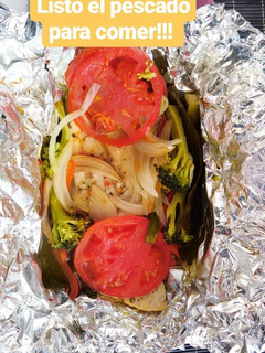 Una foto de Reineta con verduras en papillote