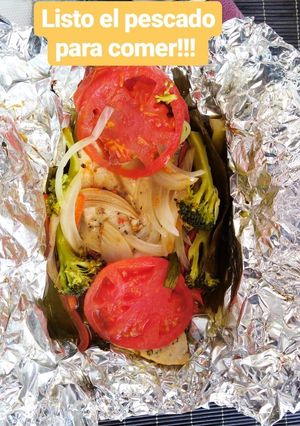 Una foto de Reineta con verduras en papillote