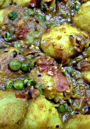 A picture of Dum aloo.