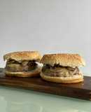 Hamburguesa con queso y champiñones